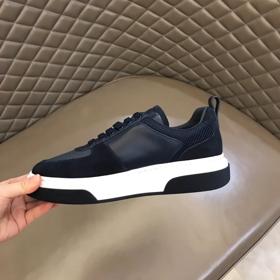 p420 "Salvatore Ferraga**" men's low-cut fashion sneakers. This casual shoe has a novel structure and is made of soft calfskin. The contrasting color elements on the upper highlight the bold and avant-garde atmosphere. The first-layer cowhide lining is high-end and comfortable. Energetic and fresh, these shoes can be worn with casual looks or add a touch of street style to elegant trousers.  Size: 38-44
